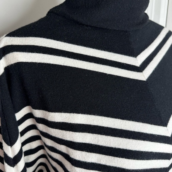 Tahiti Black & White Chevron Striped Bat wing Sweater. Small. Mock Turtle Neck. - Picture 6 of 10